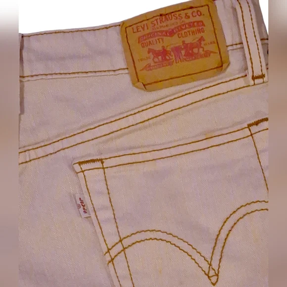 Levi's 518 Superlow shorts. SIZE 7 - Picture 6 of 7